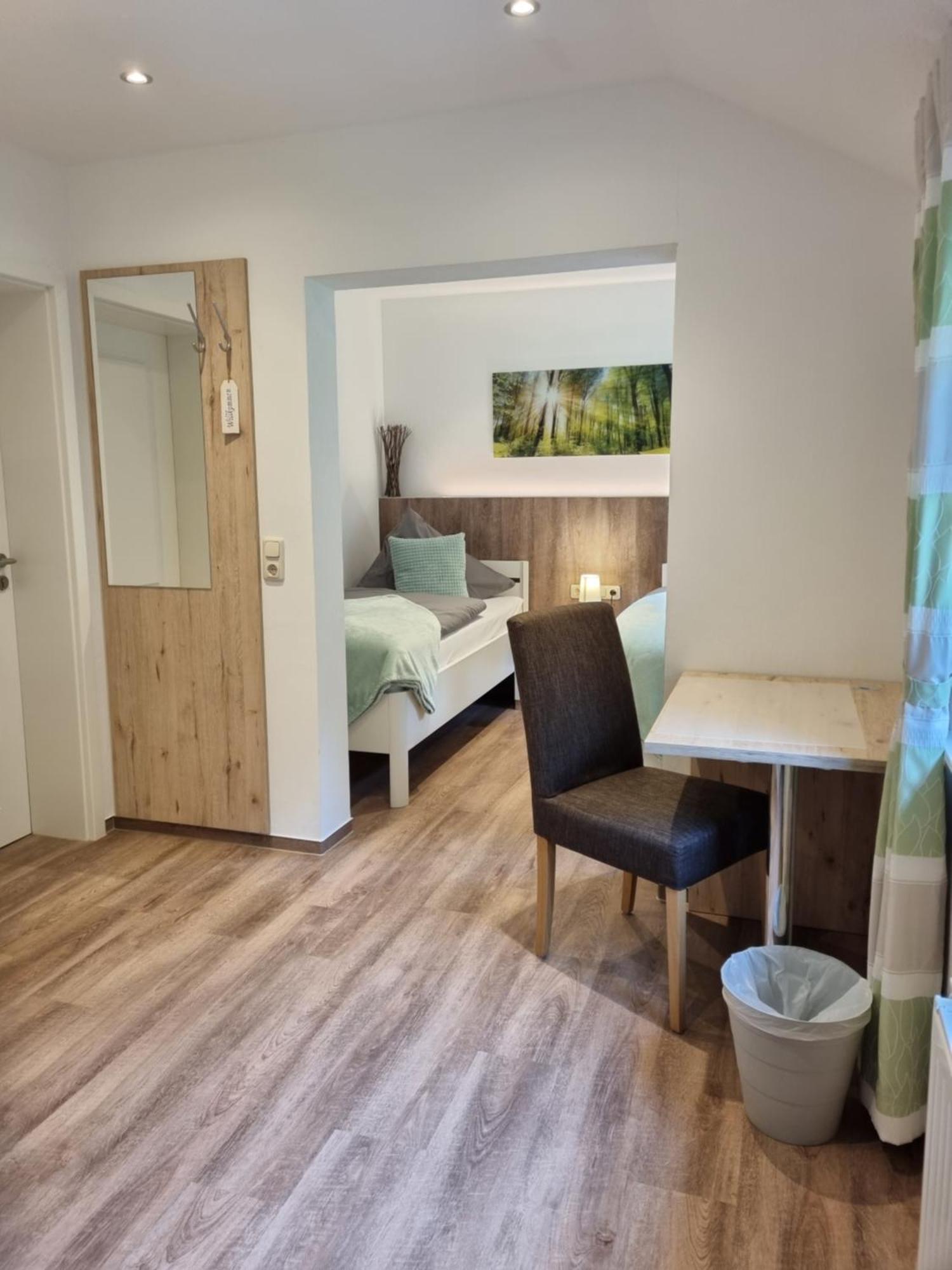 Landhotel Hof Barrl 슈네베르딘겐 객실 사진